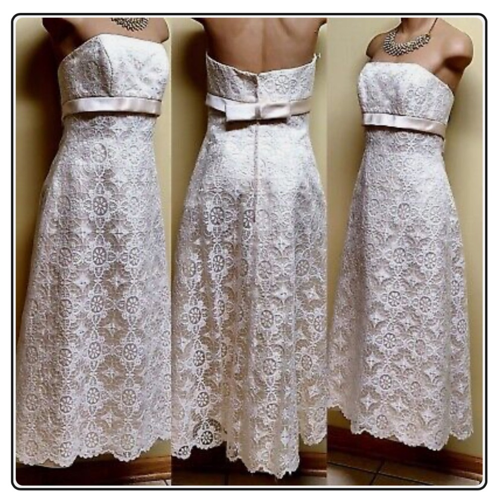 Elegant Cream Lace Strapless Wedding Dress